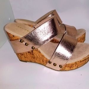 SEXY ROSE/GOLD AND NATURAL CORK WEDGIES BY VERY VOLATILE/NEW IN BOX/SIZE 9